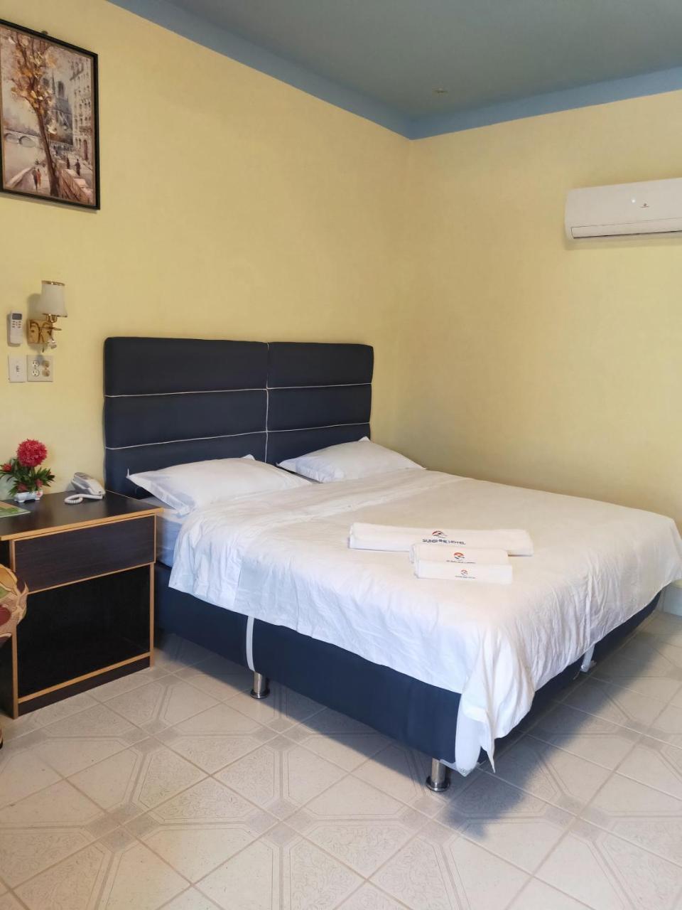 קורוזאל Sunshine View Hotel And Restaurant מראה חיצוני תמונה